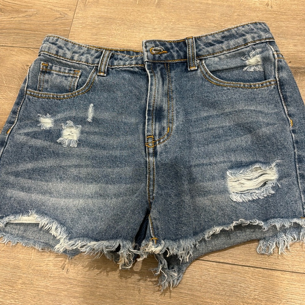 Women’s Jean shorts from shein size medium never worn